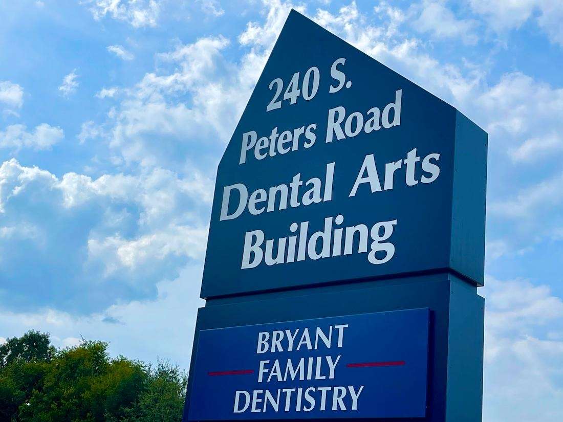 outside sign for bryant family dentistry in knoxville 
